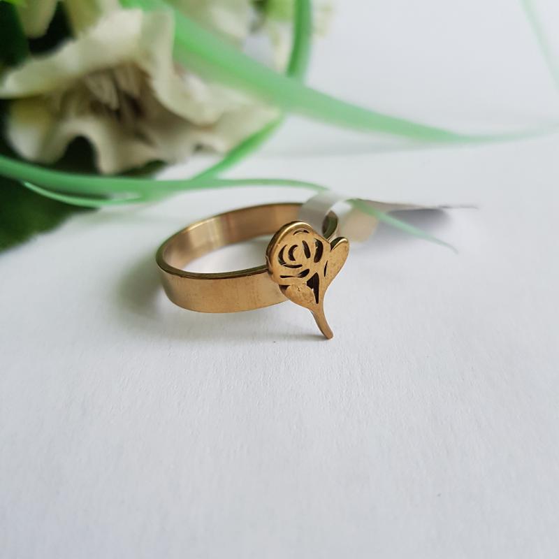Aranyszínű, rózsa díszes gyűrű