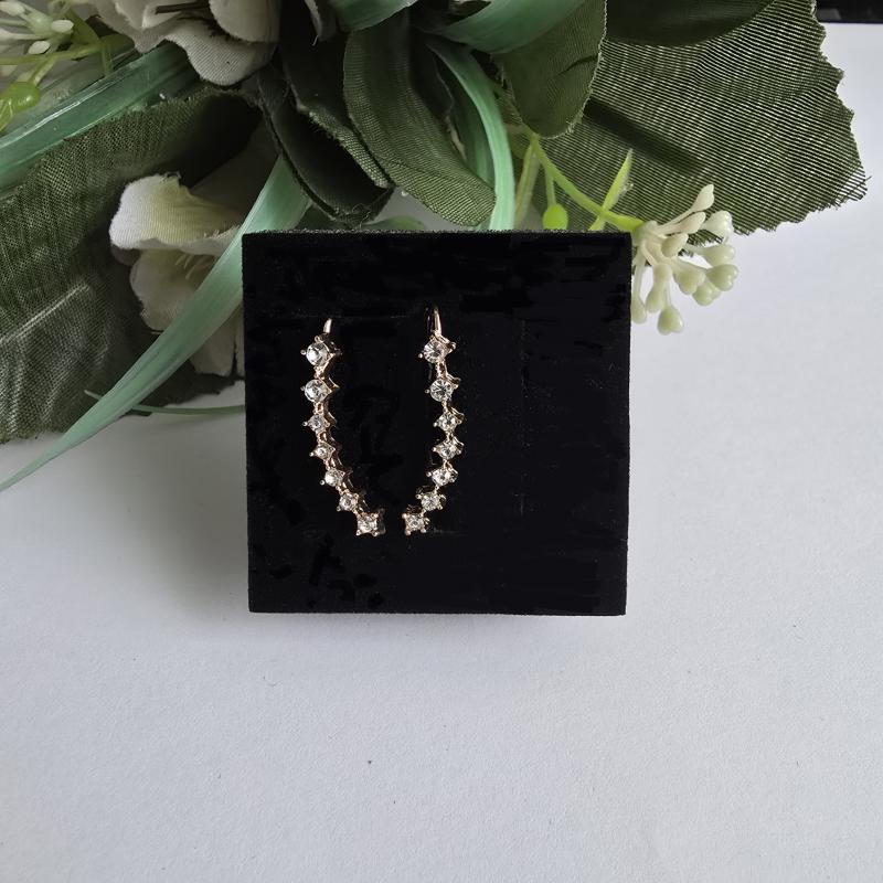 Aranyszínű, strasszköves, hullámos fülbevaló