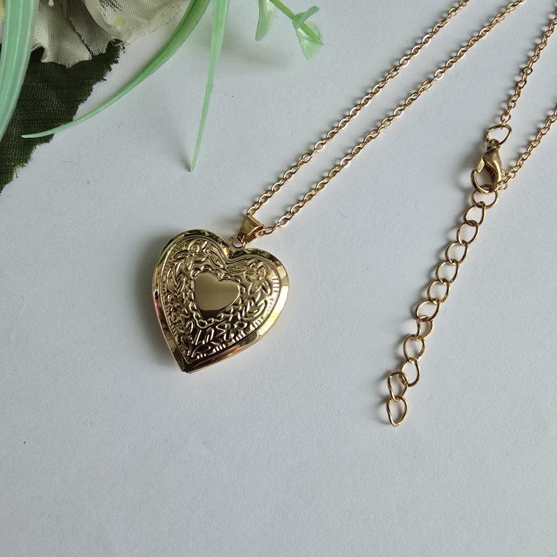 Aranyszínű, vintage stílusú, fényképtartó szív alakú medálos nyaklánc