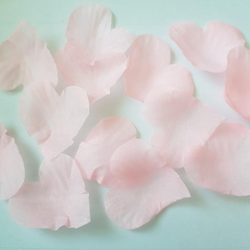 Babarózsaszín 100db-os szív alakú textil virágszirom