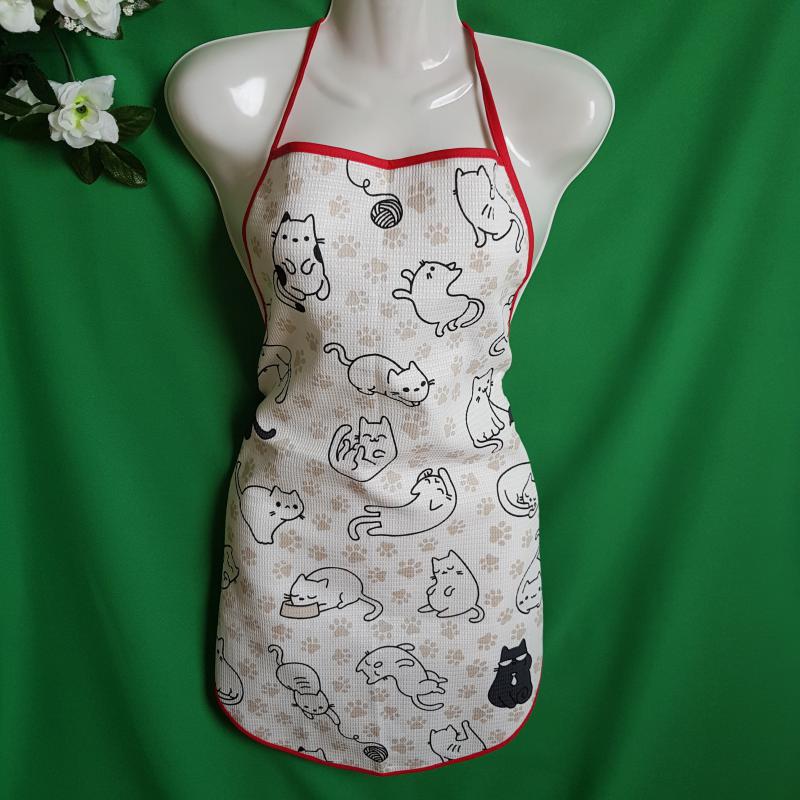 Cica mintás pamut konyhai kötény piros szegéllyel