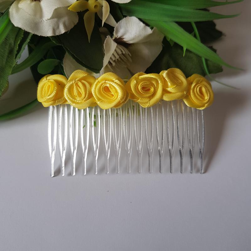Citromsárga színű szatén rózsás hajfésű, hajdísz
