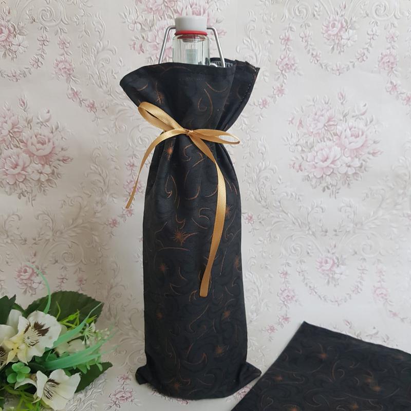 Csillogó arany mintás fekete zsák, textil ajándéktasak borokhoz