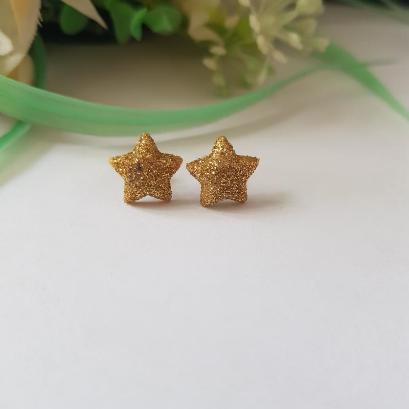 Csillogós aranyszínű, mini csillag alakú fülbevaló