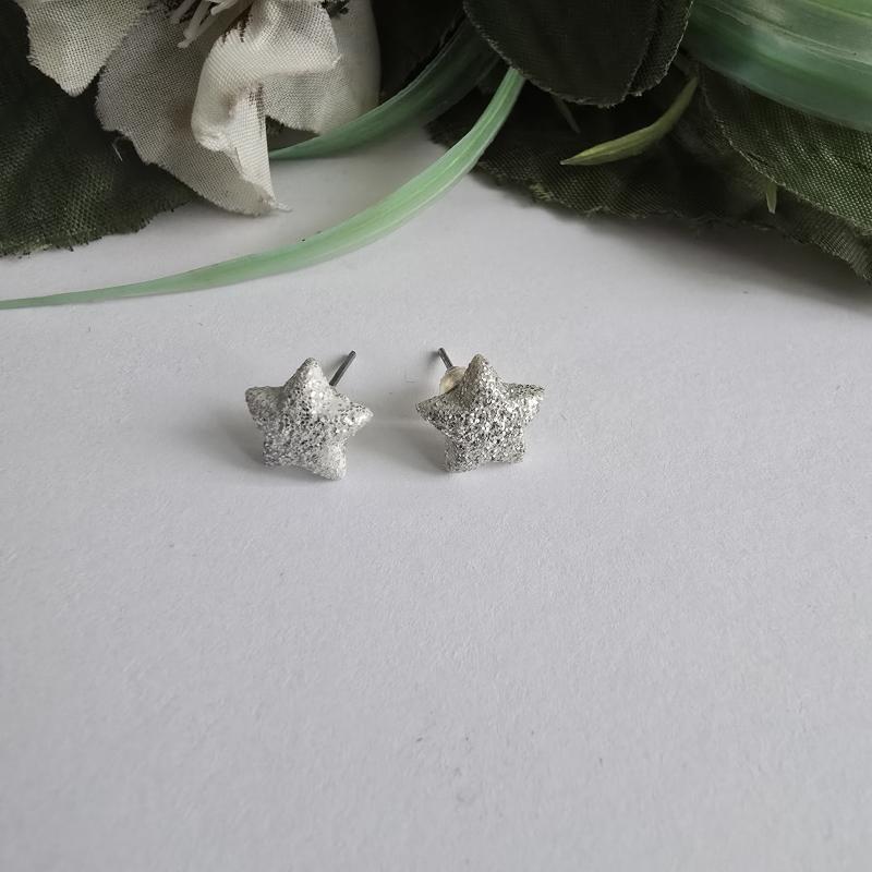 Csillogós ezüstszínű, mini csillag alakú fülbevaló