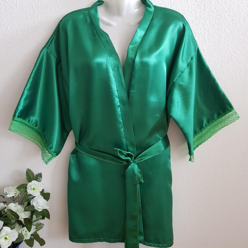 Csipkés ujjú, fűzöld szatén köntös – kb. XL-es