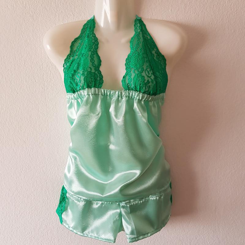 Egyedi készítésű, M/L-es méretű csipkés szatén fehérnemű, pizsama