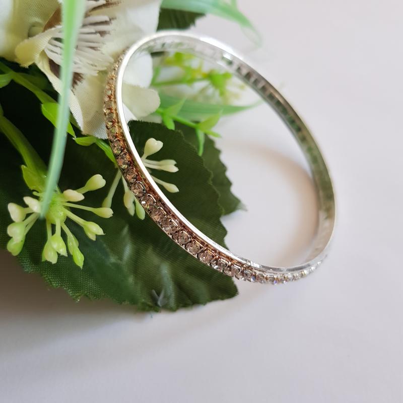 Egysoros strasszköves karkötő, karperec