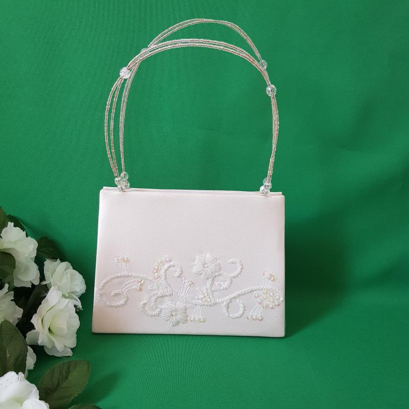 Ekrü színű, gyöngyös, flitteres, szatén alkalmi, menyasszonyi kistáska - 2. osztályú
