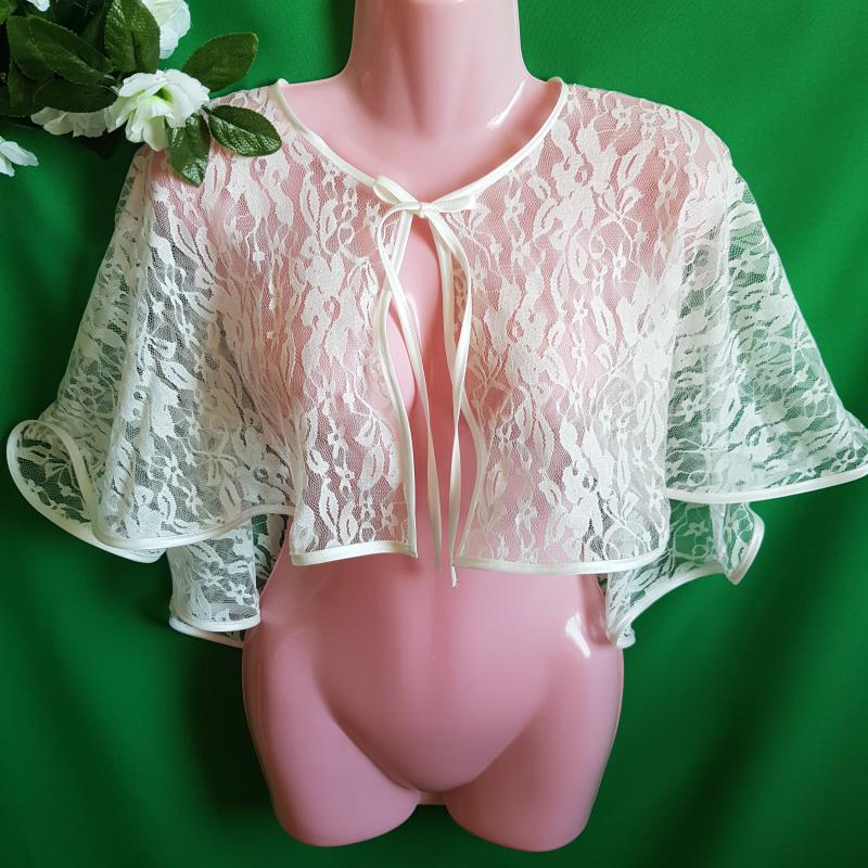 Ekrü színű, szatén szegélyes csipke pelerin, menyasszonyi pelerin, válltakaró