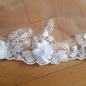 1 rétegű, 3D virágos, csipkés szélű HÓFEHÉR, 3 méteres menyasszonyi fátyol (94.1)