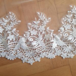 1 rétegű, 3D virágos csipkés szélű HÓFEHÉR, 3 méteres menyasszonyi fátyol (96.1)