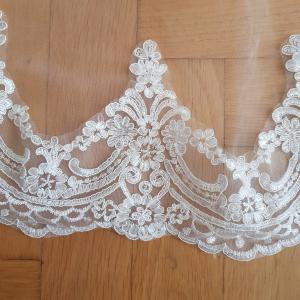 1 rétegű, csipkés szélű EKRÜ, 3 méteres menyasszonyi fátyol (92.2)