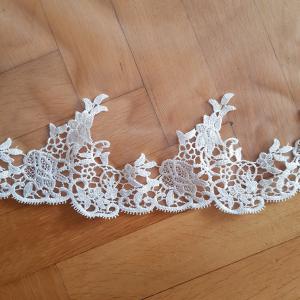 1 rétegű, csipkés szélű HÓFEHÉR, 3 méteres menyasszonyi fátyol (86.1)