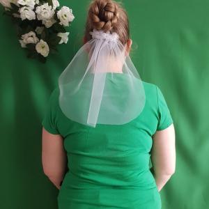 1 rétegű, gyöngyös tüll virágos, EKRÜ MINI menyasszonyi fátyol (41.2)