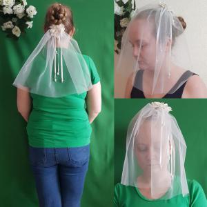 1 rétegű, horgolt virágos, masnis EKRÜ MINI menyasszonyi fátyol (44.2)