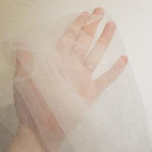 1 rétegű, szegetlen szélű, csillogós HÓFEHÉR, 3 méteres menyasszonyi fátyol (37.1)