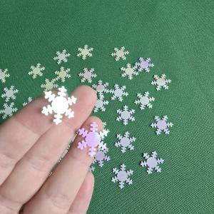 100db-os irizáló hópehely alakú karácsonyi konfetti, dekoráció