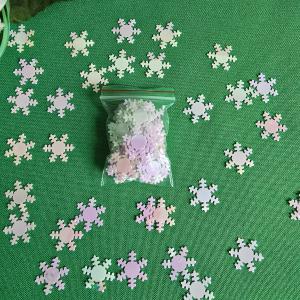 100db-os irizáló hópehely alakú karácsonyi konfetti, dekoráció