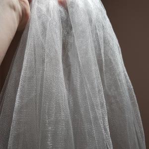 2 rétegű, szatén szegélyes, csillogós EKRÜ menyasszonyi fátyol (26.2)