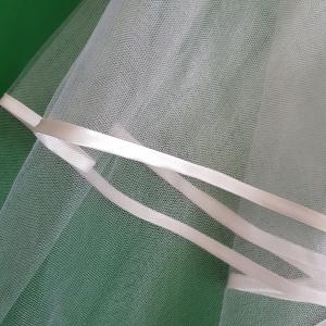 2 rétegű, szatén szegélyes, csillogós TÖRTFEHÉR menyasszonyi fátyol (24.2)
