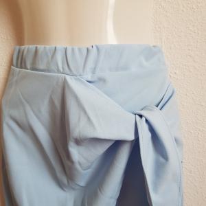 40-es/M-es égszínkék átlapolós, megkötős szoknya