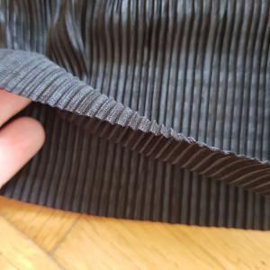 40-es/M-es pliszírozott, fekete T-shirt / póló fazonú midi ruha / oversize tunika, kismama ruha