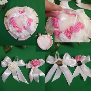 5 részes rózsaszín-fehér esküvői szett - menyasszonyi csokor, dobócsokor, gyűrűtartó, vőlegény és tanú (vagy vőfély) kitűző/bokréta