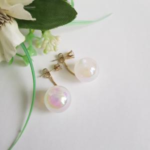 AB színű óriás gyöngyös, apró strasszköves fülbevaló