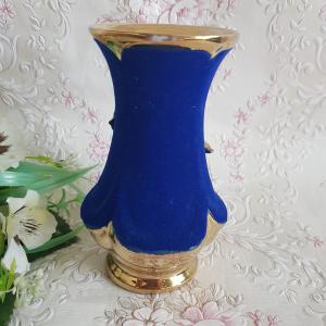 Aranyszínű, 3D virág díszes, kék bársony borítású kerámia váza - 2. osztály