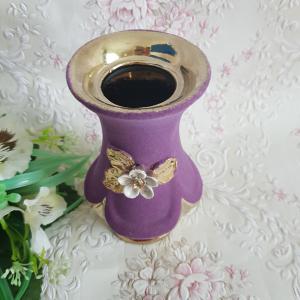 Aranyszínű, 3D virág díszes, lila bársony borítású kerámia váza - 2. osztály