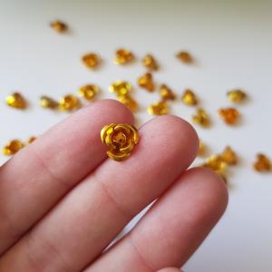 Aranyszínű miniatűr fém rózsa dísz, díszítő elem