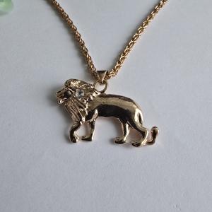 Aranyszínű, strasszköves oroszlán medálos nyaklánc