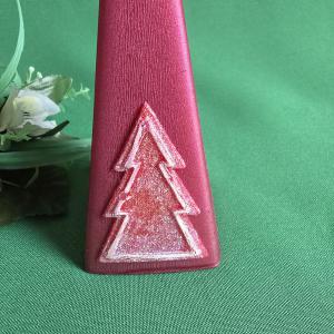 Bordó színű, csillogós karácsonyfadíszes, kúp alakú karácsonyi gyertya