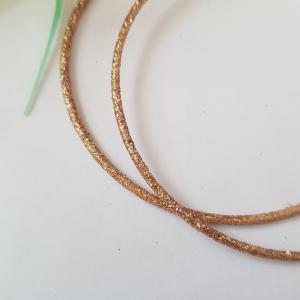 Csillogós, aranyszínű karika fülbevaló