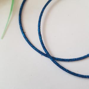 Csillogós, kék színű karika fülbevaló