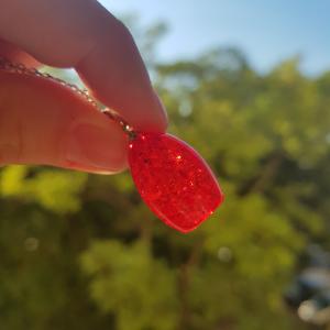 Csillogós piros ékszerszett: nyaklánc + fülbevaló