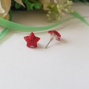 Csillogós piros színű, mini csillag alakú fülbevaló