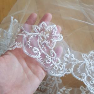 Csipkés szélű, Fésű nélküli, HÓFEHÉR menyasszonyi körfátyol, spanyol fátyol (71.1)