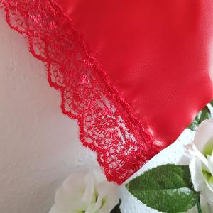 Csipkés ujjú, piros szatén köntös – kb. 2XL-es