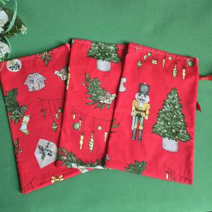 Diótörő, mézeskalács, fenyődísz mintás mikulás zsák, textil ajándéktasak