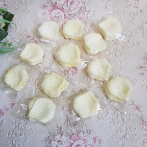 Ekrü színű 100db-os textil virágszirom