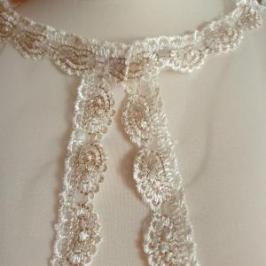Ekrü színű, hímzett csipkés szélű menyasszonyi pelerin, tüll pelerin, válltakaró