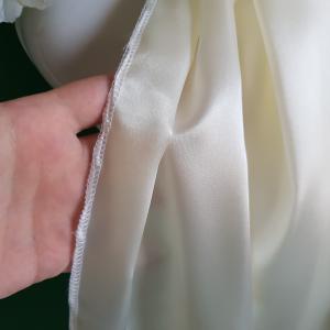 Ekrü színű szatén sál, kendő, vállkendő, stóla