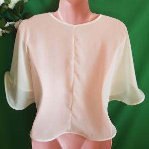 Ekrü színű, szatén szegélyes muszlin pelerin, válltakaró