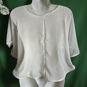 Ekrü színű, szatén szegélyes muszlin pelerin, válltakaró