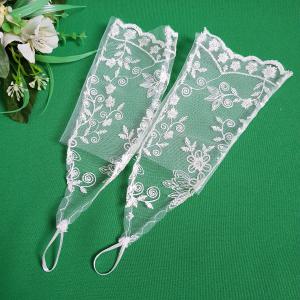 Ekrü színű, ujjra akasztható hímzett csipke kesztyű gyerekeknek