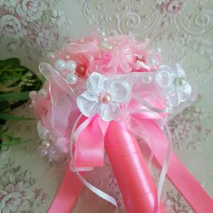 Élénk rózsaszín színű szatén menyasszonyi örökcsokor