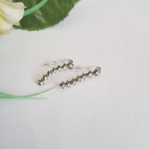 Ezüstszínű, strasszköves, hullámos fülbevaló