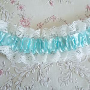 Fehér csipkés, türkizkék menyasszonyi öv, gumis derékpánt